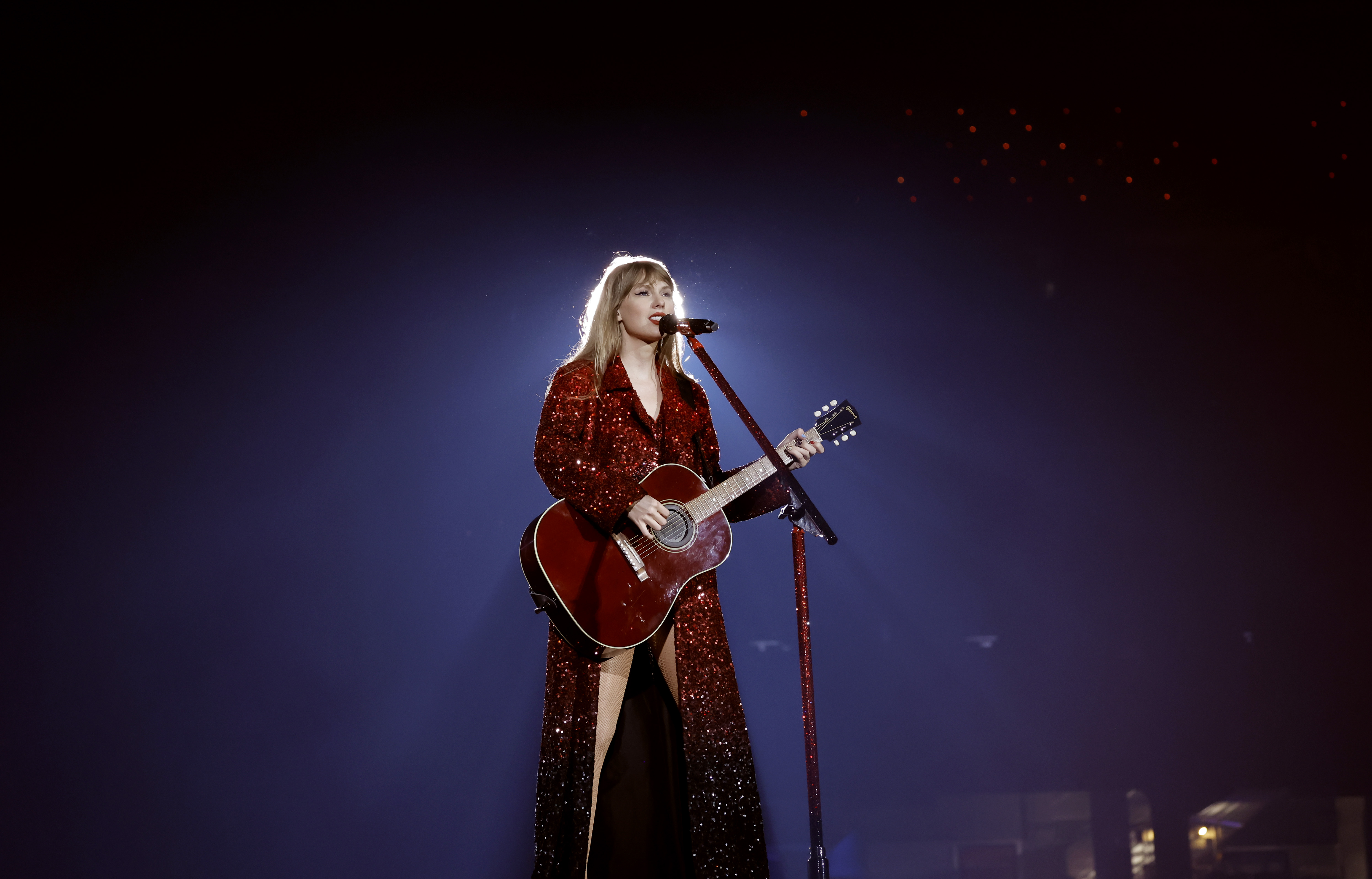 TAYLOR-SWIFT-.jpg