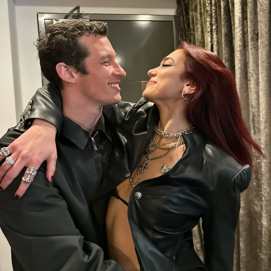 dua lipa callum turner comprometidos pedida